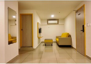 Familien-Doppelzimmer, 1 Queen-Bett | Wohnbereich