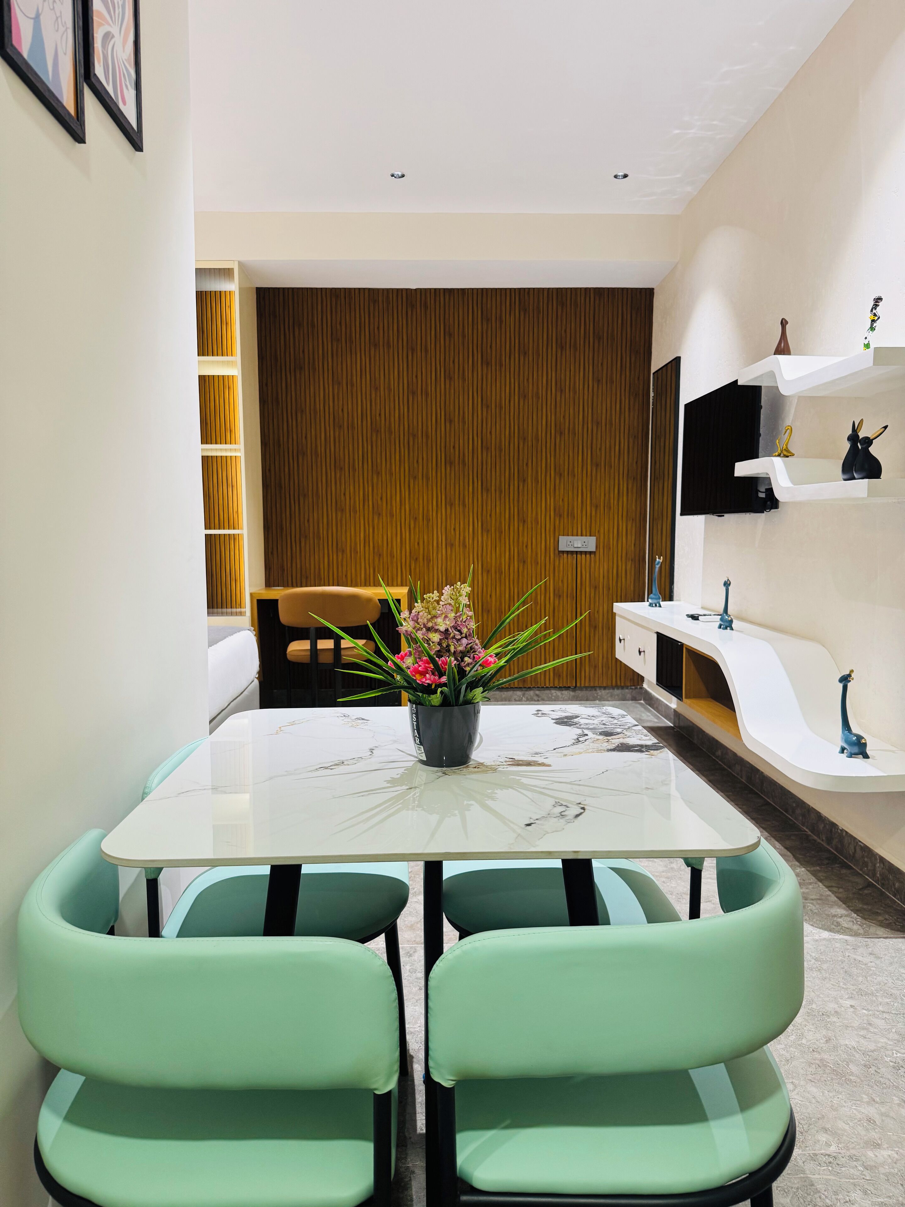 Classic Studio | In-room dining