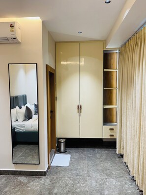 Classic Studio | In-room safe, desk, free WiFi