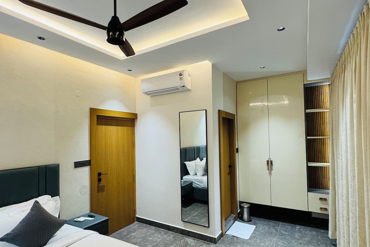 Classic Studio | In-room safe, desk, free WiFi