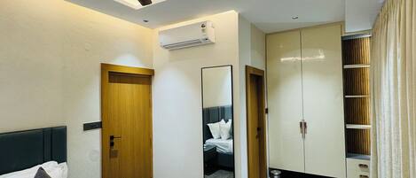 Classic Studio | In-room safe, desk, free WiFi