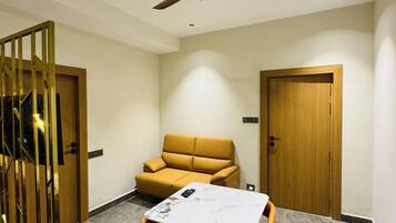 Deluxe Apartment, 1 Bedroom | In-room dining