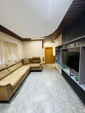 Deluxe Apartment, 1 Bedroom | Living area