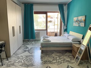 3 室のベッドルーム、アイロン / アイロン台、WiFi、ベッドシーツ