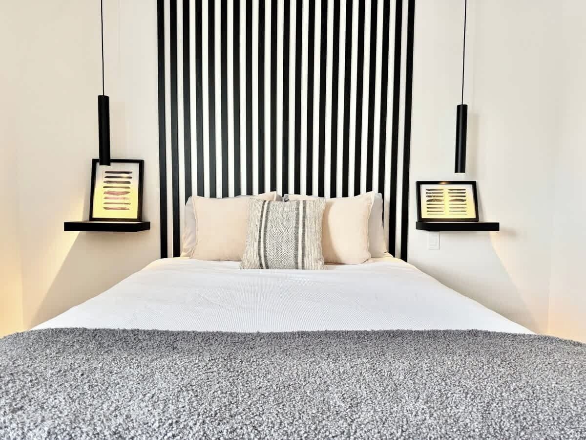 Bureau, fer et planche à repasser, lit parapluie, Wi-Fi