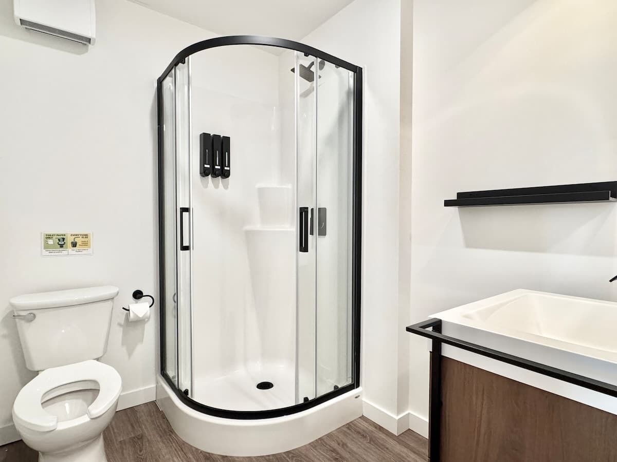 Shower, hair dryer, towels, shampoo