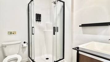 Shower, hair dryer, towels, shampoo