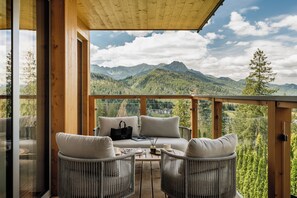 Classic Apartment, Balcony, Mountain View | Balcony