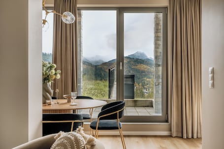 Decoración personalizada, muebles diferentes y escritorio