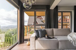 Classic Apartment, Balcony, Mountain View | Living room