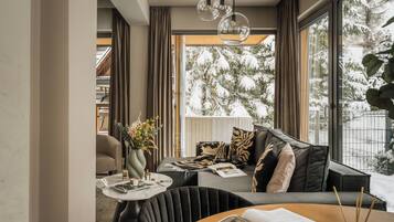 Leilighet – comfort, balkong, fjellutsikt | Oppholdsrom | Smart-TV