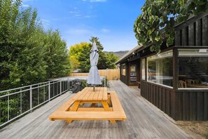 Unclassified image, 4 of 21, button - Tenby Street Retreat - Central Wanaka (Wānaka)