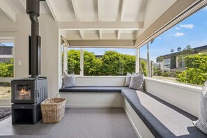Unclassified image, 5 of 21, button - Tenby Street Retreat - Central Wanaka (Wānaka)