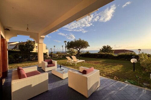 Villa mit Garten nur wenige Minuten vom Meer entfernt