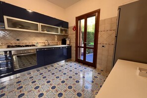Fridge - Villa with garden just minutes from the sea (Sparvasile)