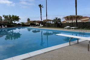 Pool - Villa with garden just minutes from the sea (Sparvasile)