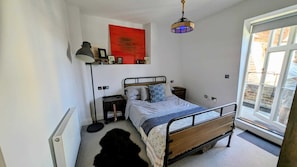 1 bedroom, iron/ironing board, internet, bed sheets