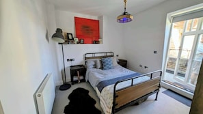 1 bedroom, iron/ironing board, internet, bed sheets