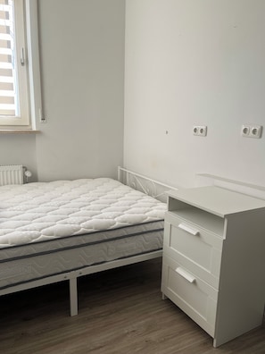 1 bedroom, internet, bed sheets