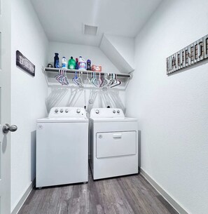 Interior - Newly built home! Spacious & Comfortable 4BR 2BA (Beaumont)