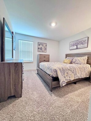 3 camere, una scrivania, ferro/asse da stiro, Wi-Fi