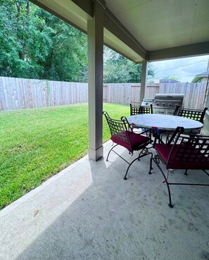Outdoor dining - Newly built home! Spacious & Comfortable 4BR 2BA (Beaumont)