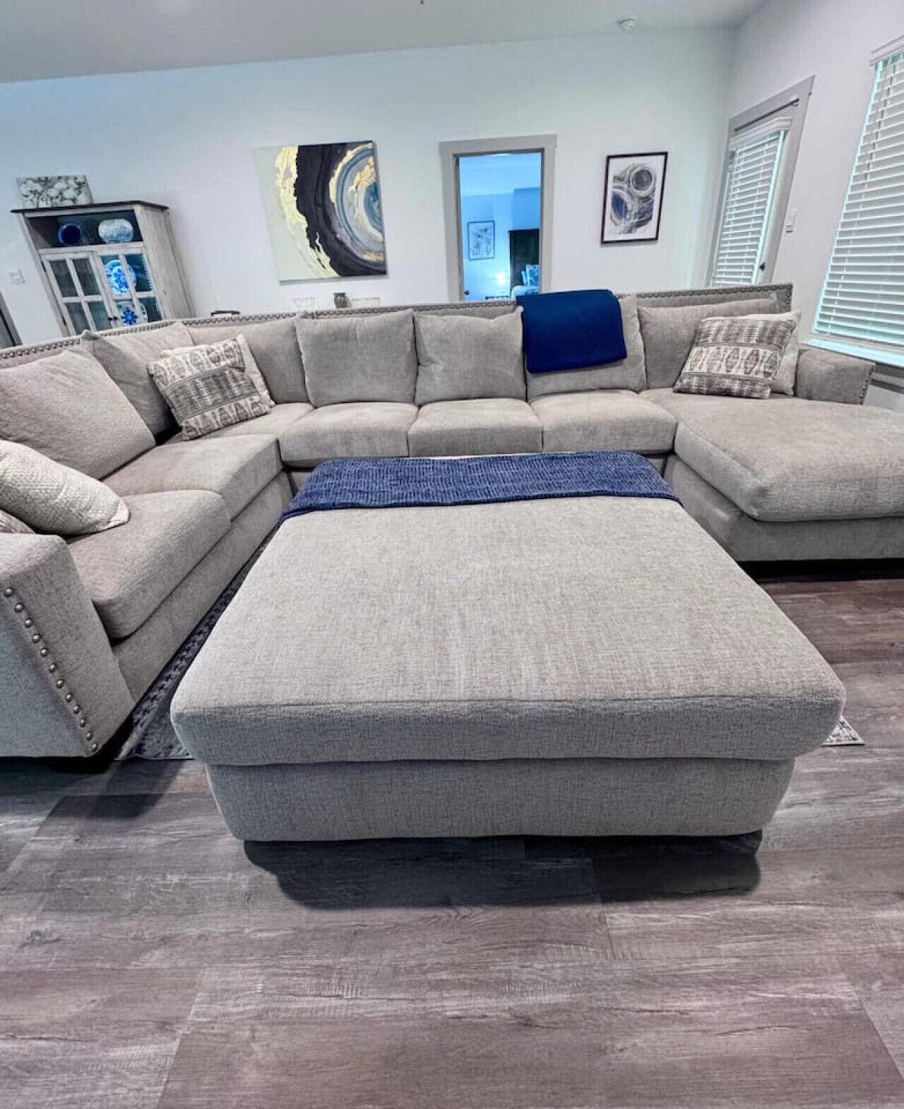 Televisión y oficina 