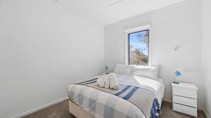 3 bedrooms, iron/ironing board, Internet, bed sheets