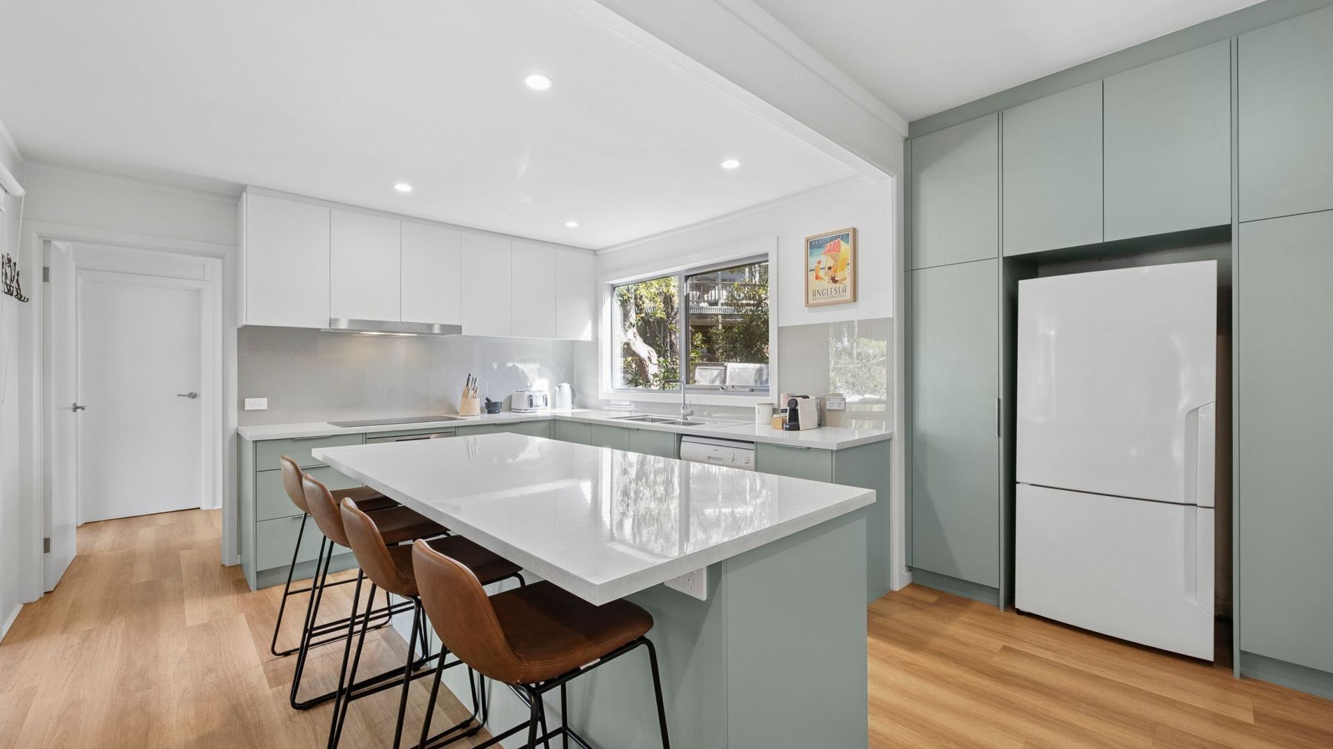 Fridge, oven, stovetop, dishwasher