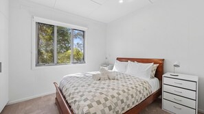 3 bedrooms, iron/ironing board, Internet, bed sheets