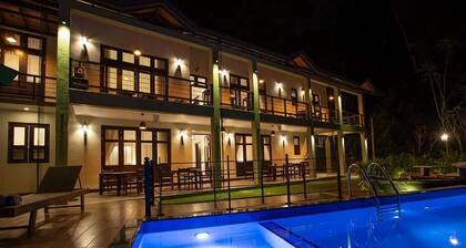 Private Lakefront villa with pool in Digana Kandy