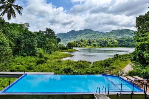Private Lakefront villa with pool in Digana Kandy