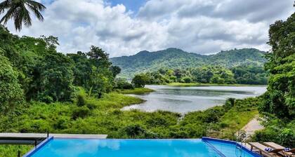 Private Lakefront villa with pool in Digana Kandy