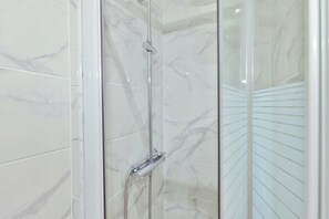 شقة | حمام | مجففات شعر، مناشف، شامبو