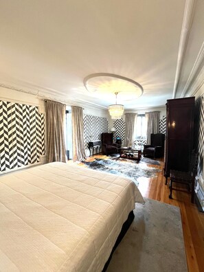 4 bedrooms, WiFi, bed sheets