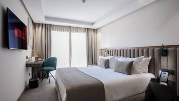 Classic Room, Balcony | In-room safe, desk, soundproofing, free WiFi