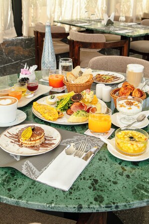 Free daily continental breakfast