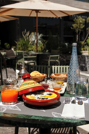 Free daily continental breakfast