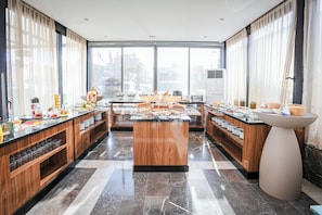 Free daily continental breakfast - NearYo Hotels (Marrakech)