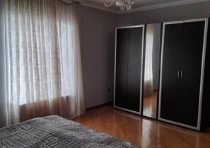 3 bedrooms, iron/ironing board, WiFi, bed sheets