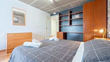 2 bedrooms, WiFi, bed sheets