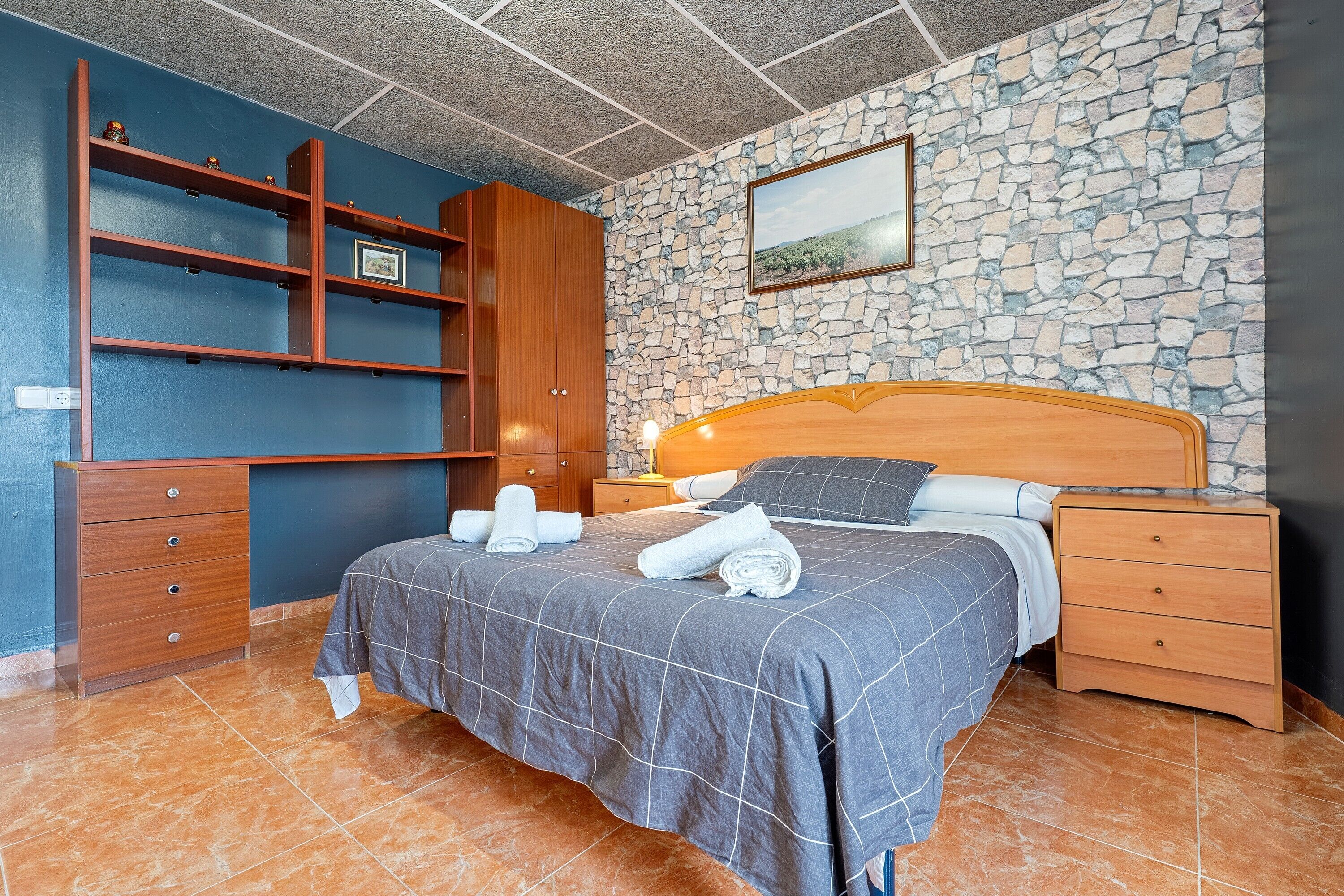 2 bedrooms, WiFi, bed sheets