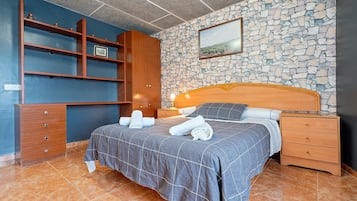 2 bedrooms, WiFi, bed sheets