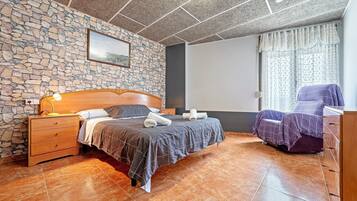 2 bedrooms, WiFi, bed sheets