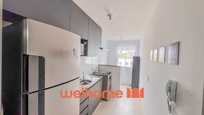 Geladeira, micro-ondas, fogão, cooktop