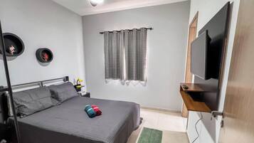 2 quartos, ferros/tábuas de passar roupa, Wi-Fi, roupa de cama