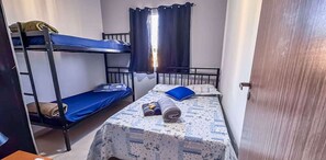 2 slaapkamers, een strijkplank/strijkijzer, wifi, beddengoed