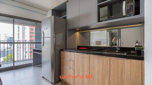 Micro-ondas, cooktop, cafeteira/chaleira