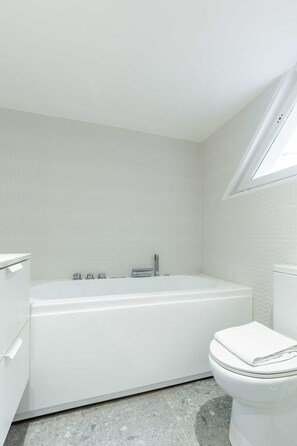 شقة | حمام | مجففات شعر، مناشف، شامبو