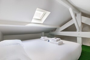 شقة | 2 عدّة غرف نوم ومساحة عمل للكمبيوتر المحمول ومكواة/لوح كي